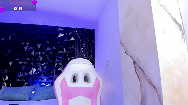 AnaiaClarck Adlı Modelin Canlı XXX Sohbeti