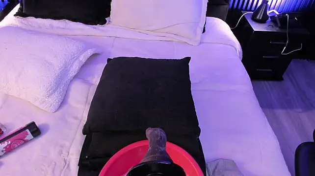 MiiaaMoonroeeのライブXXXチャット