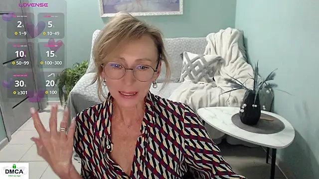 Živý XXX chat HornyMilf_777