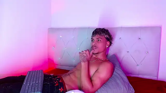 Chat +18 de Angel_foxc13 ao vivo