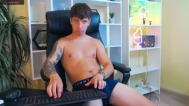 Show modela ThomasEdisonn na web-kameri