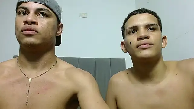 Jose_And_Daniel's Live XXX Chat