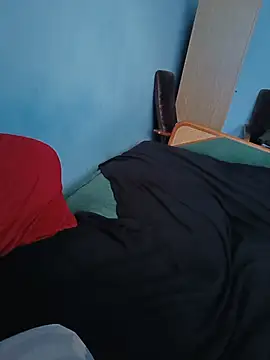 Robert198098 Live XXX-chat