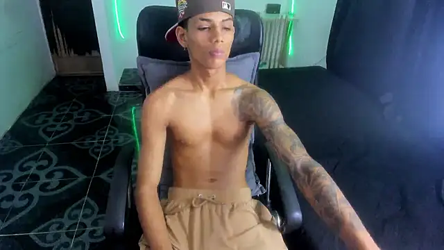 leo_bigconk1246 Show Webcam