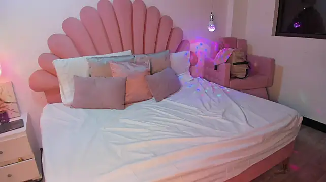 SabrinaVantress 即時 XXX 聊天
