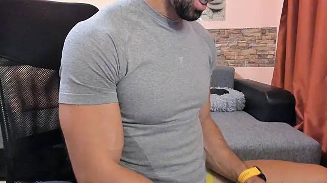 HotHunkTrainer Adlı Modelin Canlı XXX Sohbeti