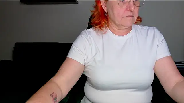JoannaAndNeighbour's Live XXX Chat