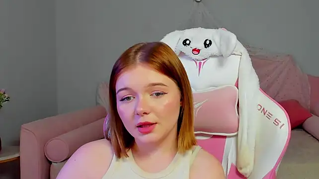 ElinaVale élő XXX-chatje