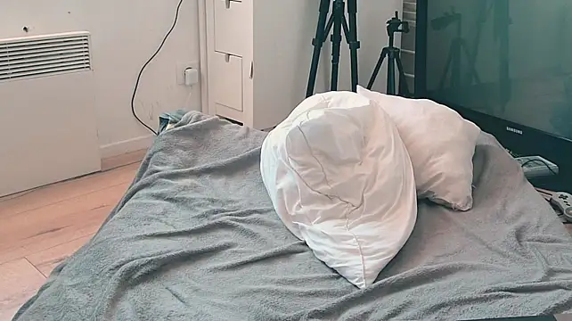 CeriseLapine's Webcam Show