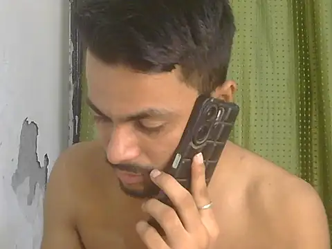 Pokazy przed kamerką – Stubborndesiboy