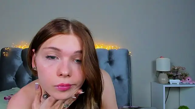 Blondy_Fina: διαδικτυακό σόου στην κάμερα