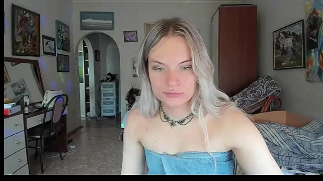 Show modela milliKira006 na web-kameri