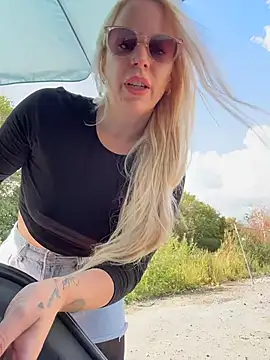 June695_ Live XXX-Chat