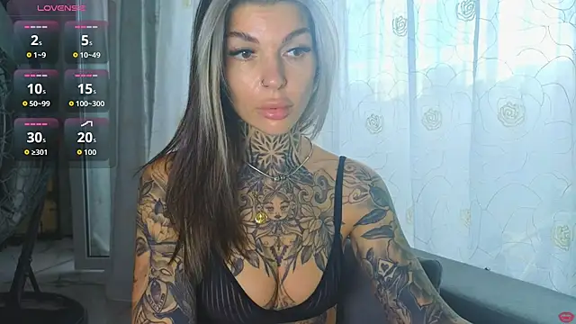 tattooedBabyy 网络视讯表演