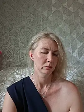 stellahere8 Adlı Modelin Canlı XXX Sohbeti