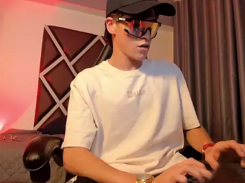 Chat +18 de Axel_Royce ao vivo