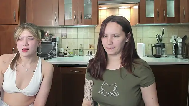 HotCaramellsTV's Live XXX Chat