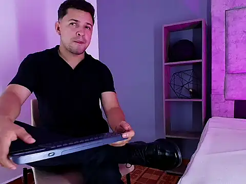 Hey_Noaah live XXX chat