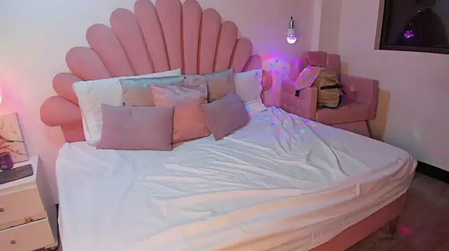 SabrinaVantress' Live XXX Chat