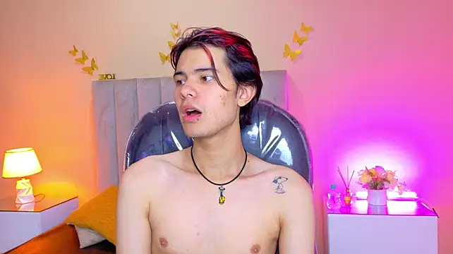 Chat +18 de Derek_Sinn ao vivo