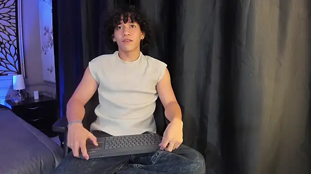 adrian_black86306 Webcam Show