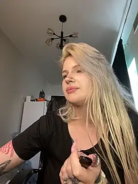 Chat +18 de DriveThruCiri ao vivo