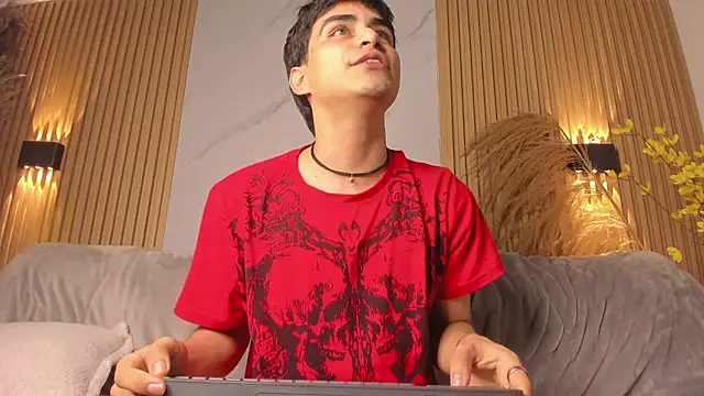 IamJuanJoc Show in webcam