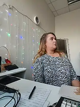 Chatroom XXX en direct de Juicy_PeachLux