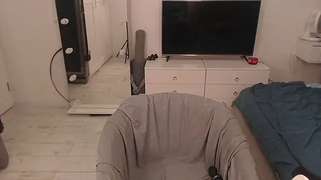 EvaKisssssss Adlı Modelin Canlı XXX Sohbeti