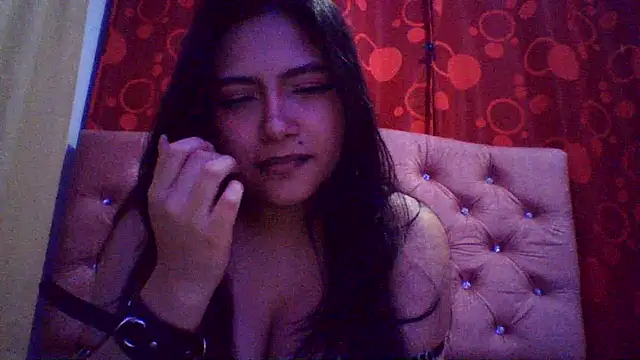Thania- Chat XXX in diretta