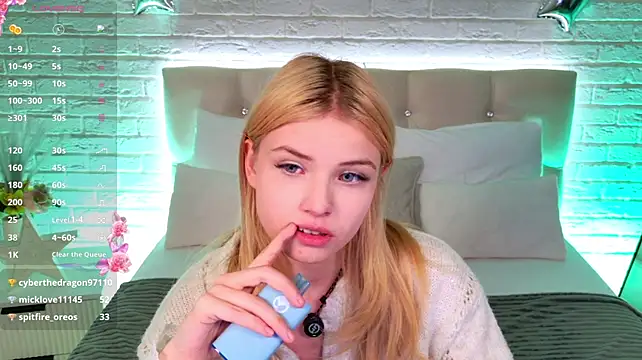 ChloeWells: онлайн-секс-чат