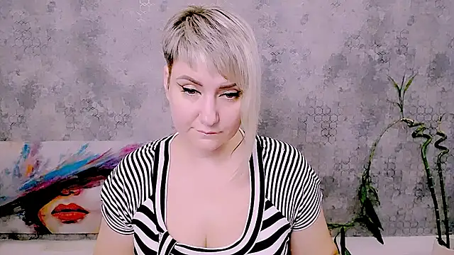 Djullia élő XXX-chatje