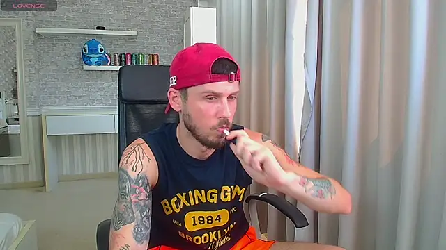 XXX chat uživo modela JonahShaw