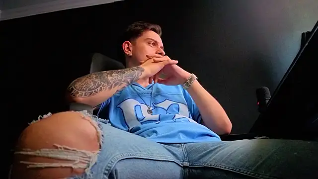 צ'אט XXX בשידור חי של FelixStarkk