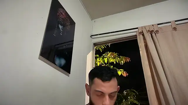 romeolovedark: διαδικτυακό σόου στην κάμερα
