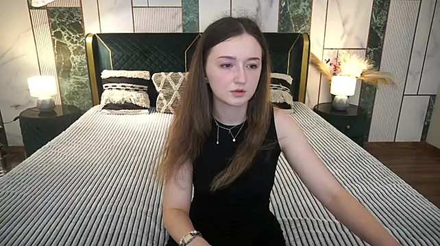 CyrenaLuxe's Live XXX Chat