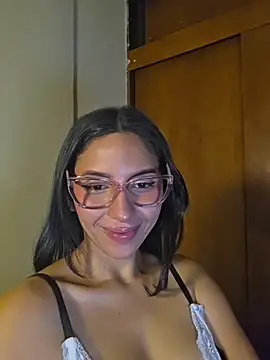 צ'אט XXX בשידור חי של FrierenHot