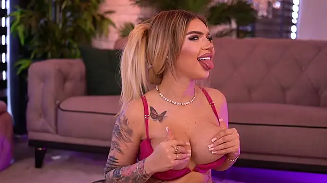 MaevaRey Live XXX Chat