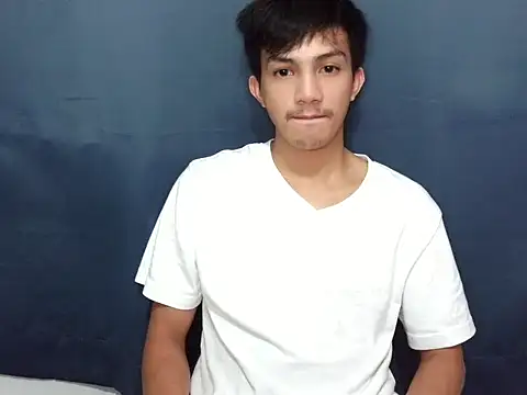 Boytoi_Adrian69 Show Webcam