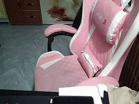Ori-Yannie Chat XXX in diretta