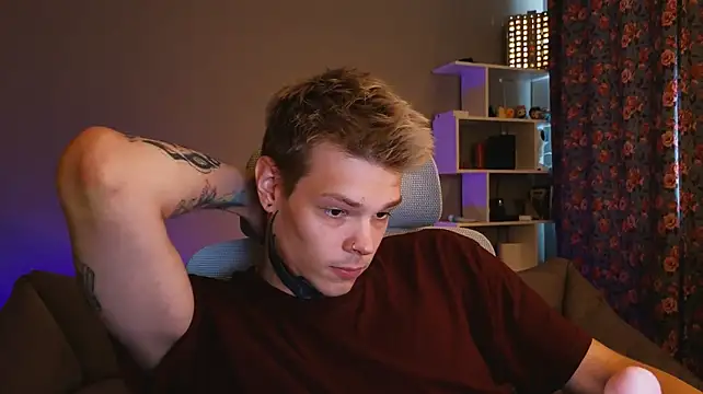 DENIS_HERE Adlı Modelin Canlı XXX Sohbeti