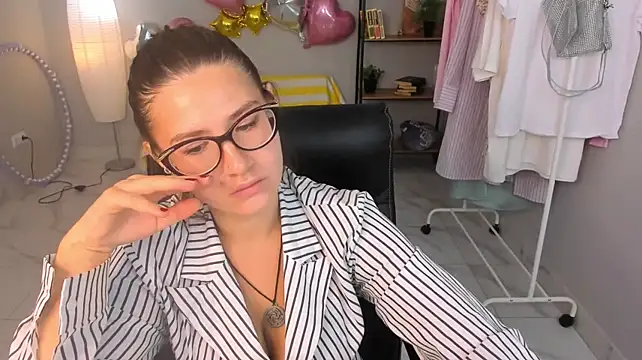 JulietBishop's Live Chat Room