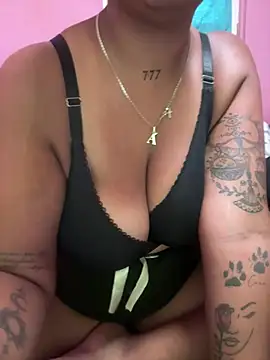 Madsion23's Live Chat Room
