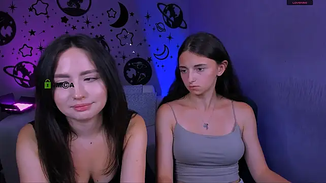 caroline_honeyy élő XXX-chatje