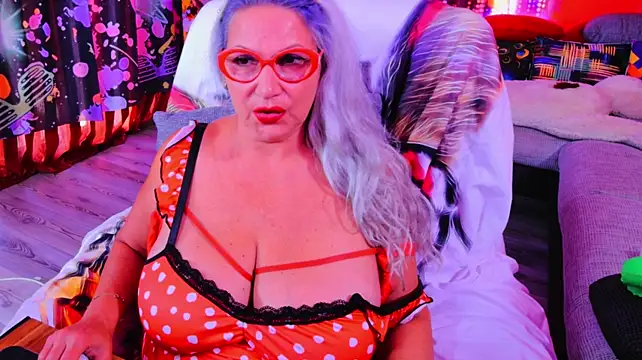 Chat +18 de YOUR_MATURE_FANTASY ao vivo