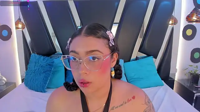 antonelllepiercee's Live XXX Chat