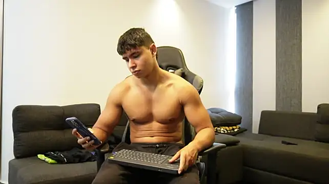 Bray_Kevin Adlı Modelin Canlı XXX Sohbeti