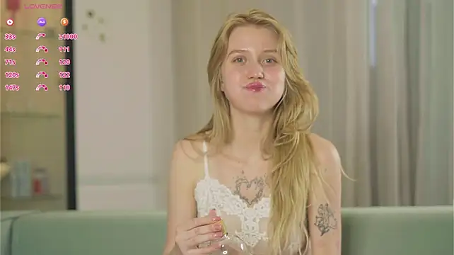 LollyStar live XXX chat