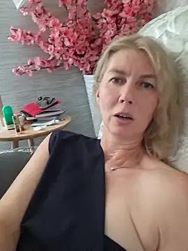 stellahere8's Live XXX Chat