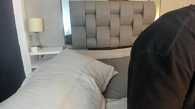 Charlie___Musk Adlı Modelin Canlı XXX Sohbeti